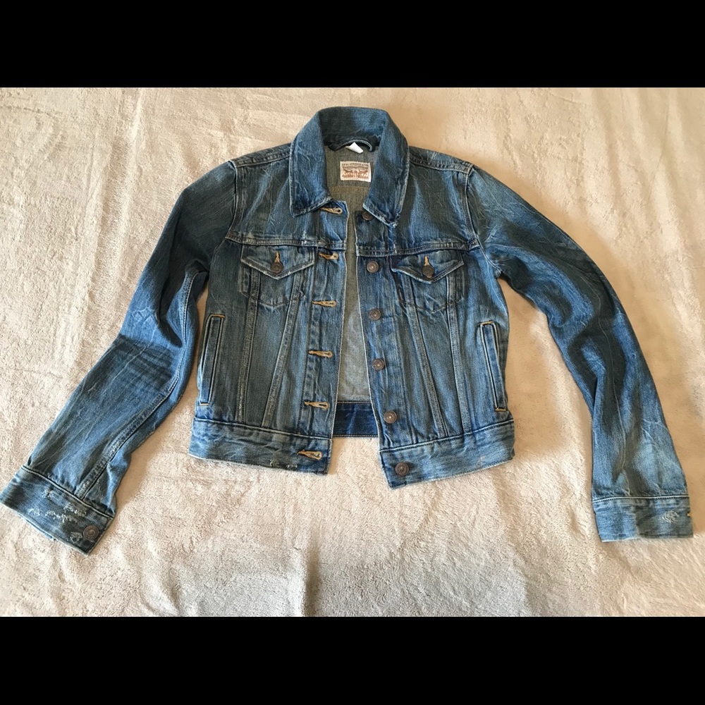 Levi’s Slightly Distressed Cropped Jacket